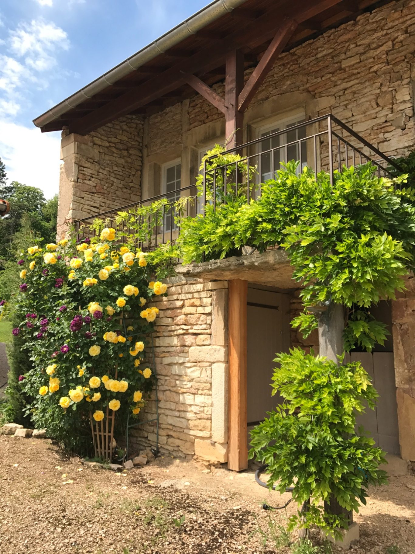 Façade des gîtes coté cour